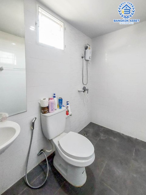 *****ทาวน์เฮ้าส์มือสองนนทบุรี ม.เดอะคัลเลอร์ พรีเมี่ยม บางกรวย-ไทรน้อย เนื้อที่กว้าง 20 ตร.ว. ฟังก์ชัน 3 ห้องนอน 2 ห้องน้ำ ที่จอดรถ 2 คัน บ้านคุณภาพจากแบรนด์ Areeya ฟรีแอร์! สภาพสวยพร้อมเข้าอยู่ หน้าโครงการติดถนนใหญ่ เชื่อมต่อถนนบางกรวย-ไทรน้อย ถนนชัยพฤกษ์ ถนนบางบัวทอง-สุพรรณบุรี